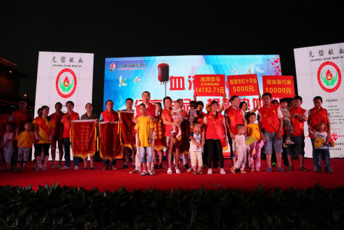 爱心企业和人士向地贫家庭捐赠